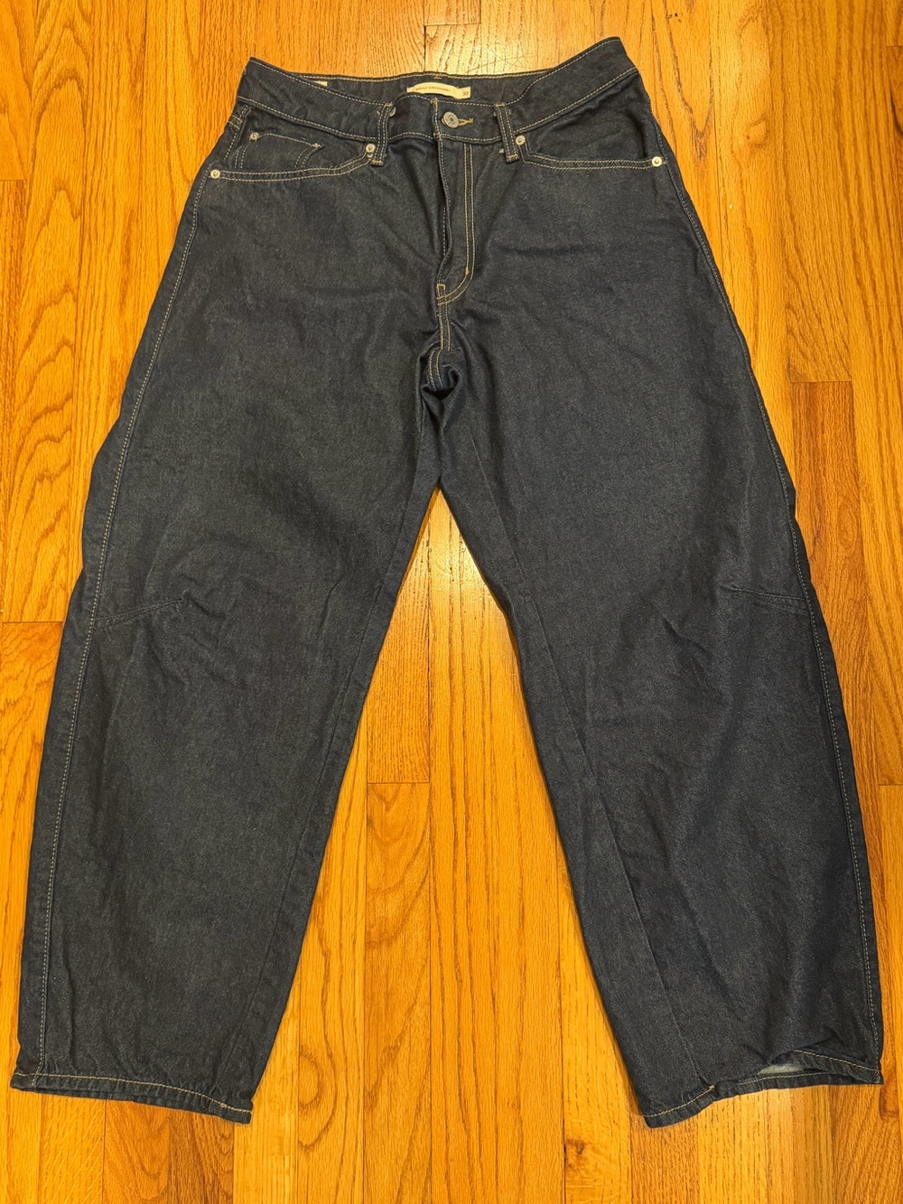Levi’s Premium Women’s Baggy Dad Barrel Dark Jeans - 30